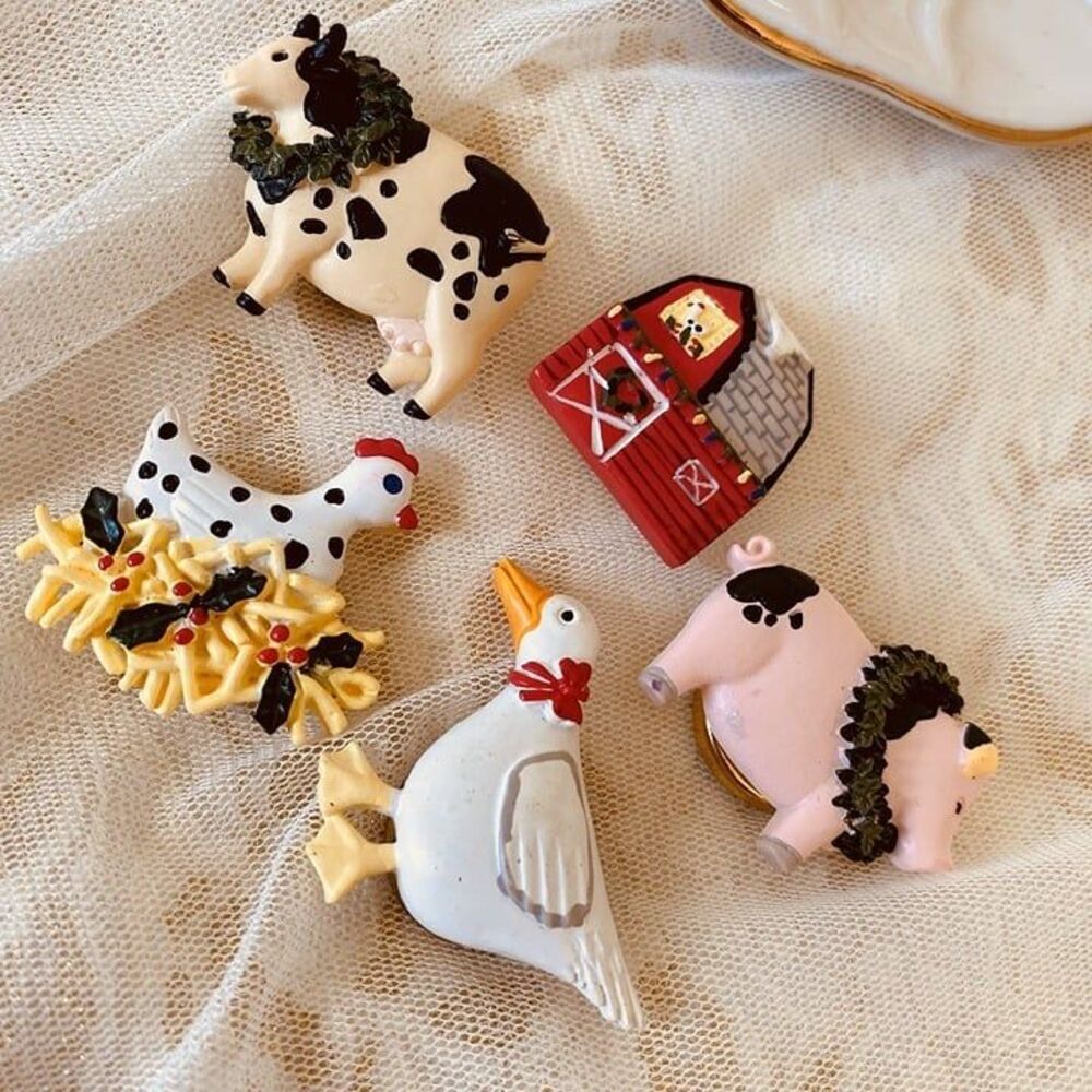 Set of FIVE Vintage Colorful Farm House Decor Animals Button Charms